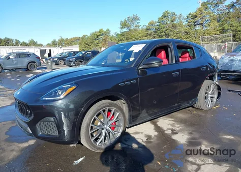 2023 Maserati Grecale Modena z USA, uszkodzony, nr VIN ZN682AVM8P7426498